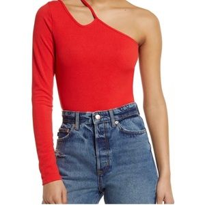 Asymmetric, ribbed one shoulder body suit